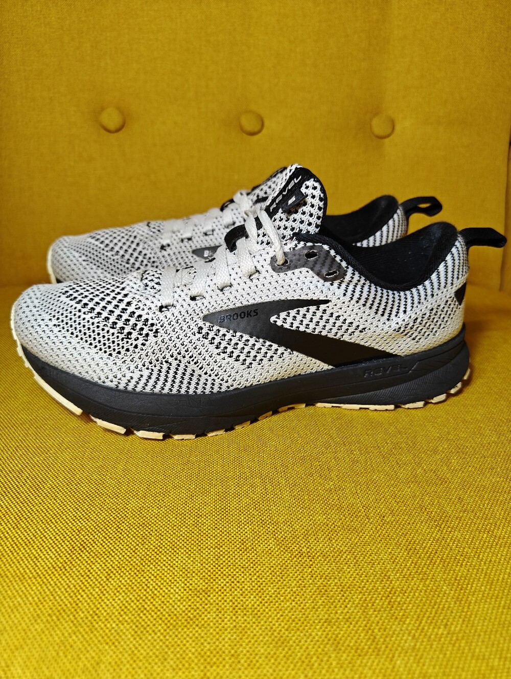 Brooks Revel 5  Black White Oreo Running Athletic Sneaker Womens Shoes Size 6.5B